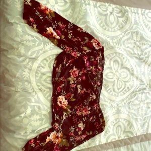I’m selling a floral top piece